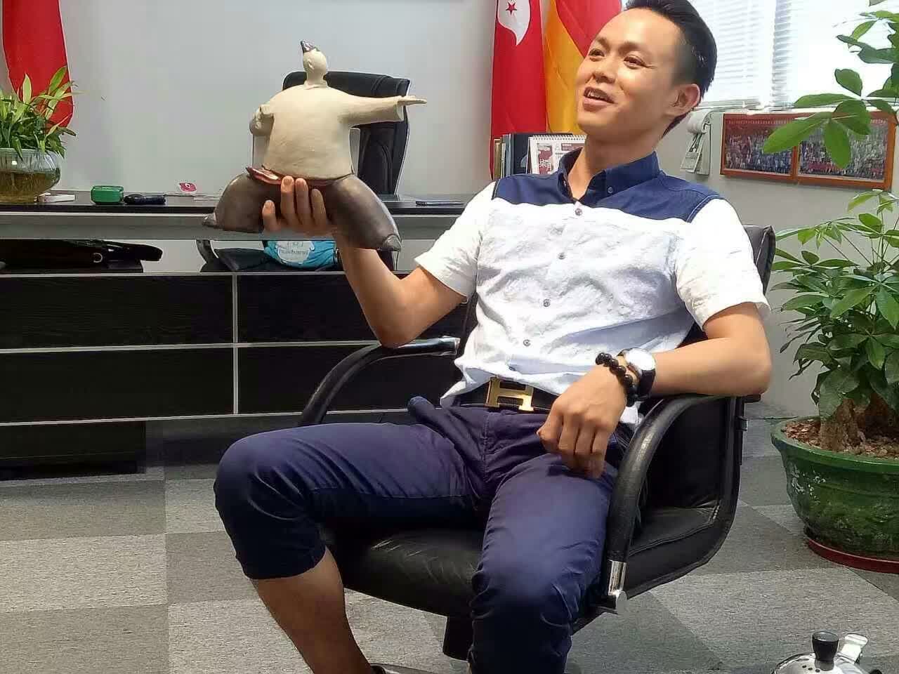 正能量科技领导人作现场介绍